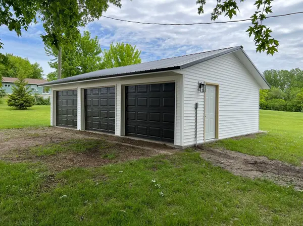 201 S Nelson ST, Cyrus, MN 56381