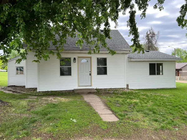 201 S Nelson ST, Cyrus, MN 56381