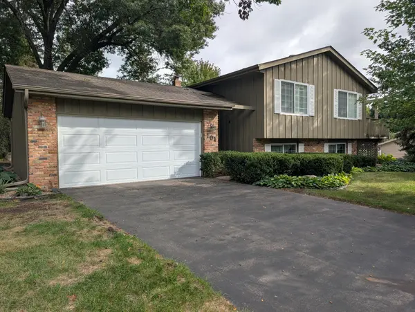 104 Sweetwater DR, Apple Valley, MN 55124