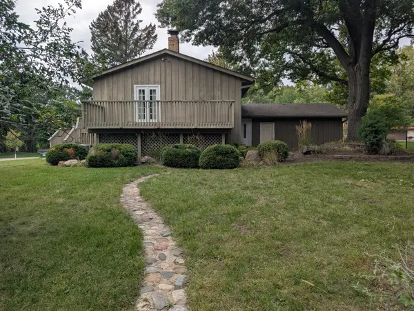 104 Sweetwater DR, Apple Valley, MN 55124