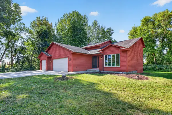 2633 Nightingale CT, Chaska, MN 55318
