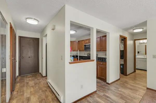 1581 Wheelock LN #206, Saint Paul, MN 55117