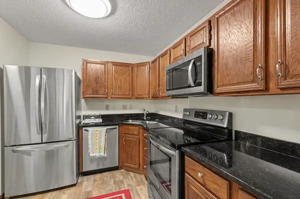 1581 Wheelock LN #206, Saint Paul, MN 55117