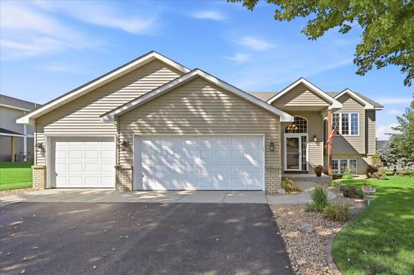 952 S Chestnut ST, Belle Plaine, MN 56011