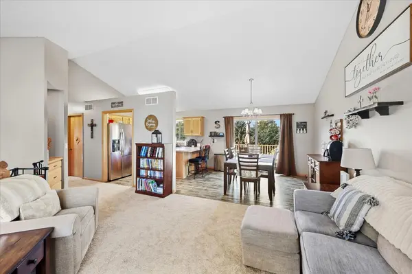 952 S Chestnut ST, Belle Plaine, MN 56011