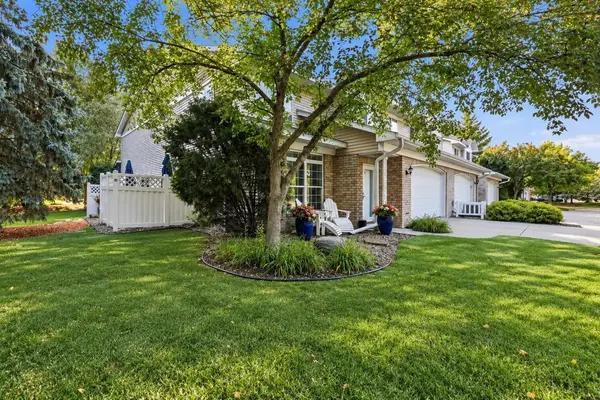 10100 Bridgehill TER, Eden Prairie, MN 55347