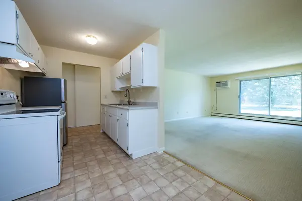 2007 E 122nd ST #B5, Burnsville, MN 55337