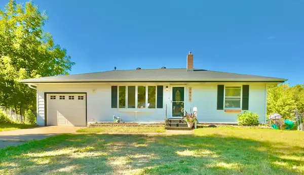 1979 Memory LN, North Saint Paul, MN 55109