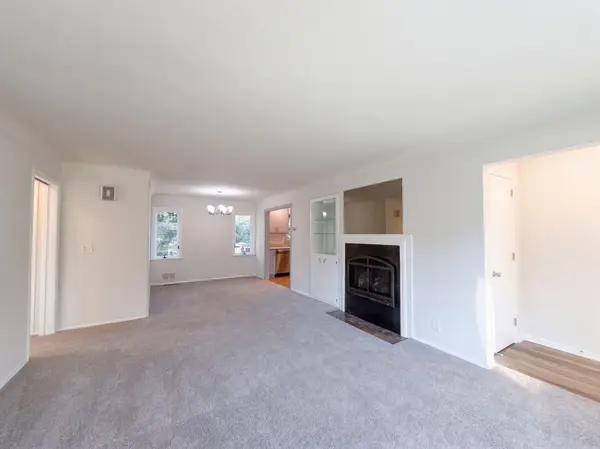 1181 Laurie RD W, Roseville, MN 55113
