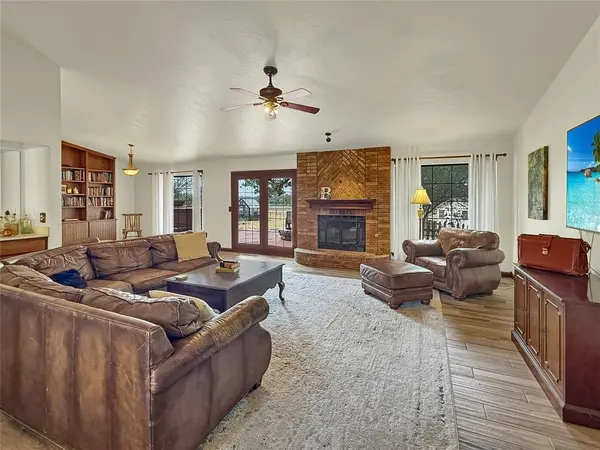 8225 Pleasant Oaks DR, Edmond, OK 73034