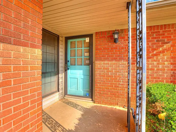 5401 NW 64th ST, Warr Acres, OK 73132