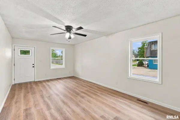 906 N LOGAN ST, Marion, IL 62959