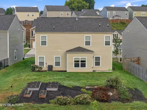 1383 Hampton Place Circle, Loudon, TN 37774