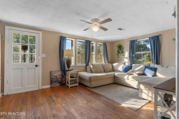 613 W 4th Ave, Lenoir City, TN 37771