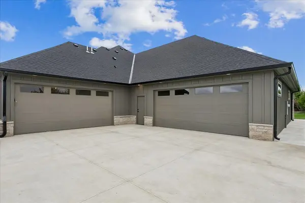 240 S Cedar Hill Boulevard, Valley Center, KS 67147