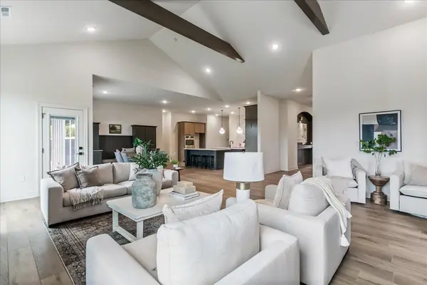 240 S Cedar Hill Boulevard, Valley Center, KS 67147