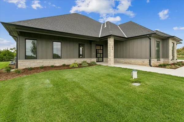 240 S Cedar Hill Boulevard, Valley Center, KS 67147