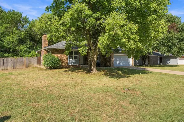 3423 W El Castile ST, Springfield, MO 65807
