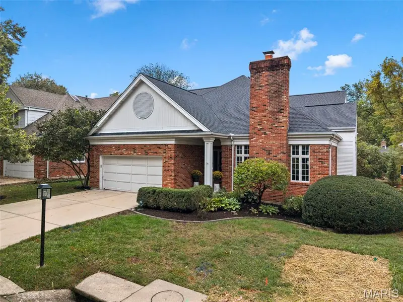 9017 Fair Oaks Crescent CT, Richmond Heights, MO 63117