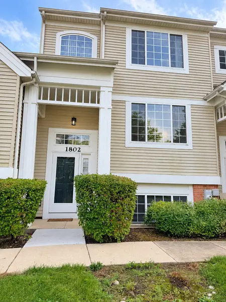 1802 Whirlaway CT, Glendale Heights, IL 60139