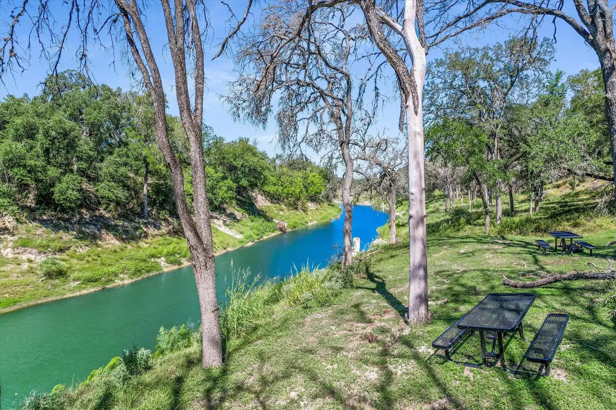 2038 Paradise PKWY, Canyon Lake, TX 78133