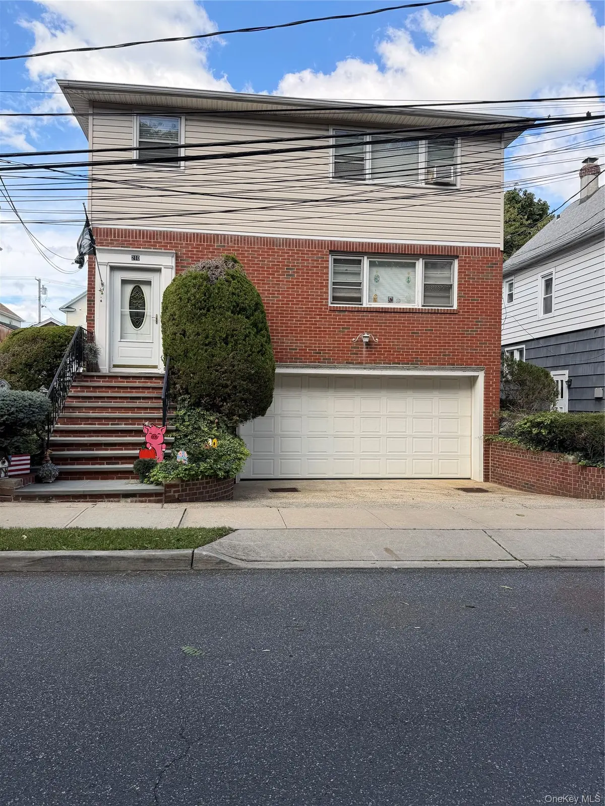 210 Orchard ST, Westbury, NY 11590