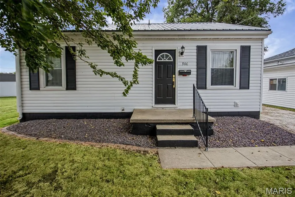 906 W Exchange ST, Jerseyville, IL 62052
