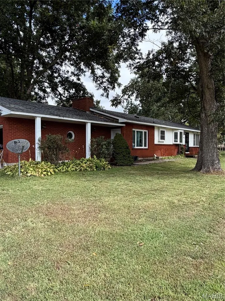 804 State Highway W, Oran, MO 63771