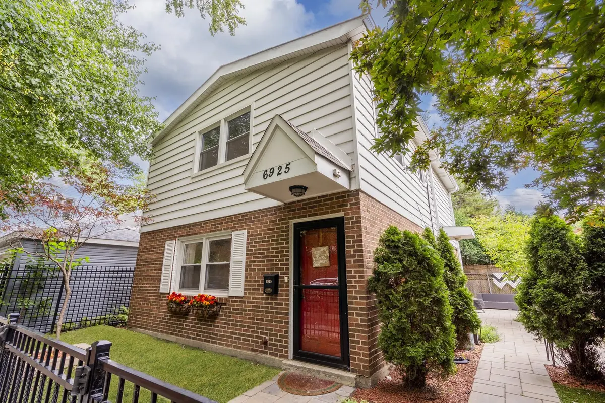 6925 N Ravenswood AVE, Chicago, IL 60626