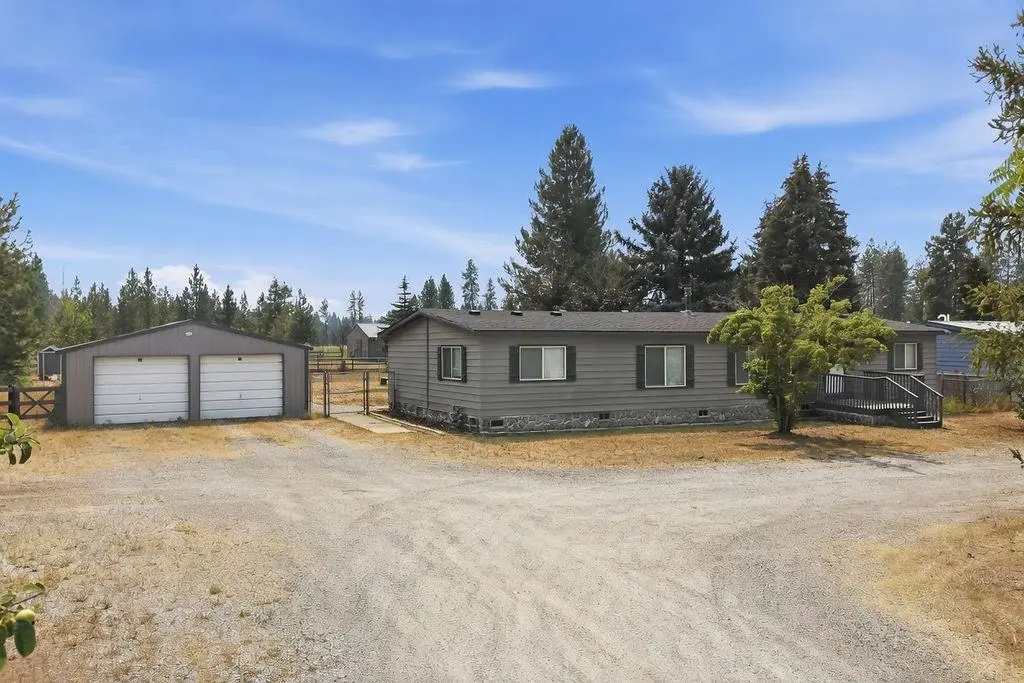 3210 E Denison-Chattaroy Rd, Chattaroy, WA 99003