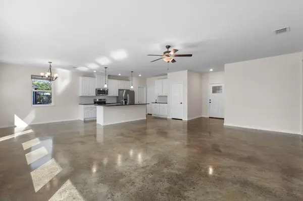 185 Valley Sierra LN, Driftwood, TX 78619