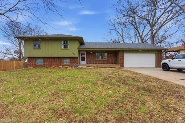 1333 Overlook DR, Manhattan, KS 66503