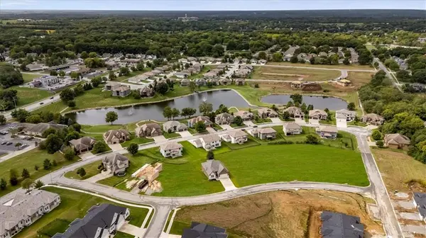 4012 NE Chapel Ridge PL, Lee's Summit, MO 64064