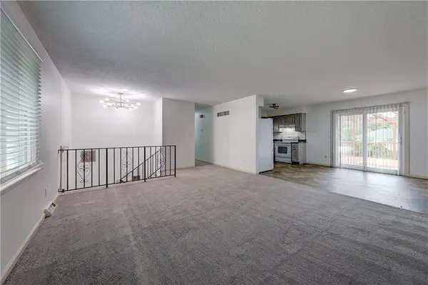 407 SE Moreland School RD, Blue Springs, MO 64014