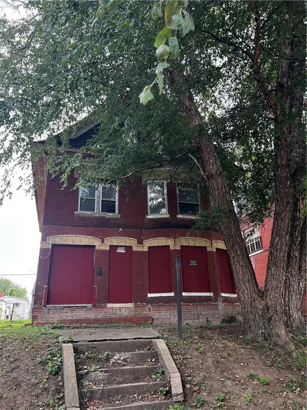 203 S 15th ST, St Joseph, MO 64051