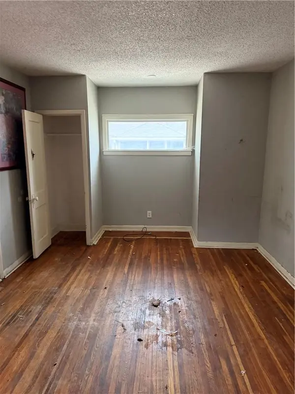 2110 E 69th ST, Kansas City, MO 64132