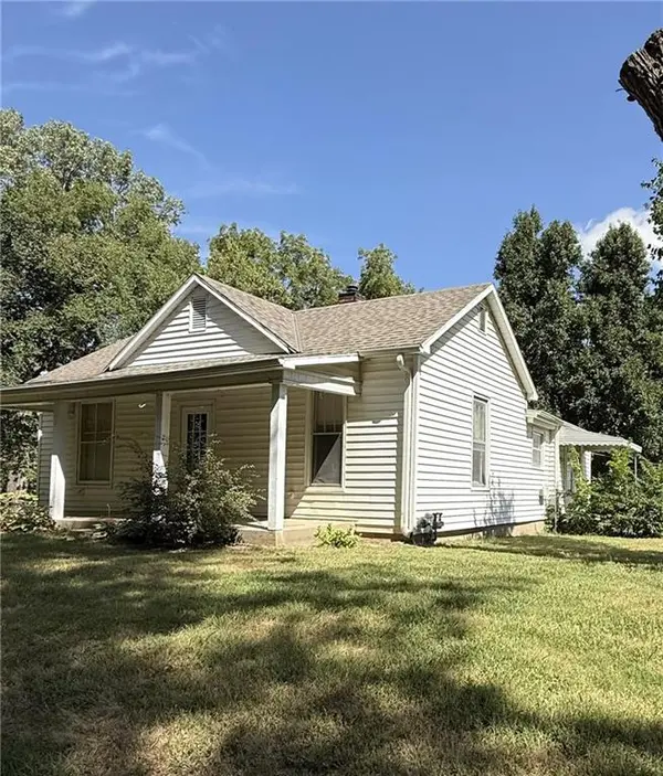2403 N 2nd ST, St Joseph, MO 64505