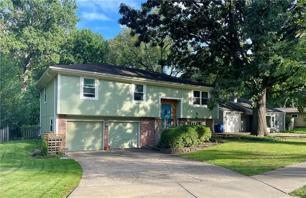 7049 Cedar ST, Prairie Village, KS 66208