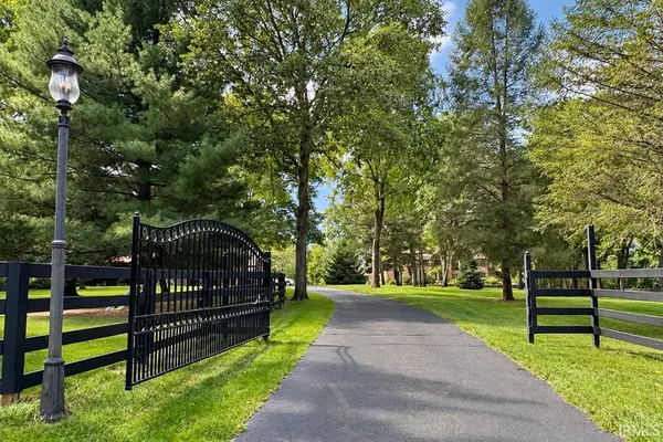 55015 Colonial Ridge DR, Bristol, IN 46507-9317