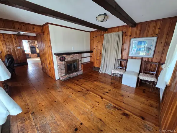 305 Edwards AVE, Calverton, NY 11933