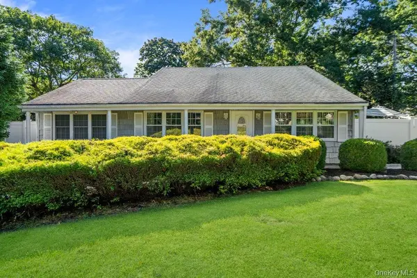 22 Half Moon Pond RD, Ridge, NY 11961
