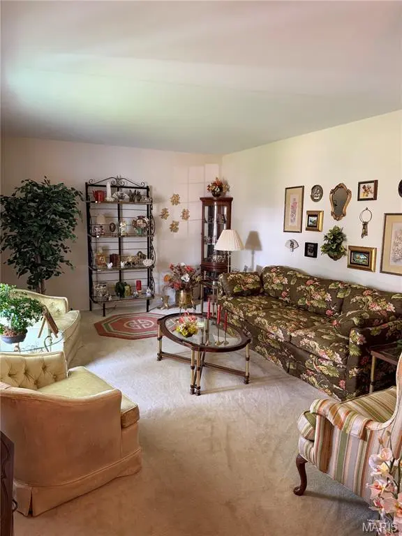 465 Burncoate DR, Mehlville, MO 63129