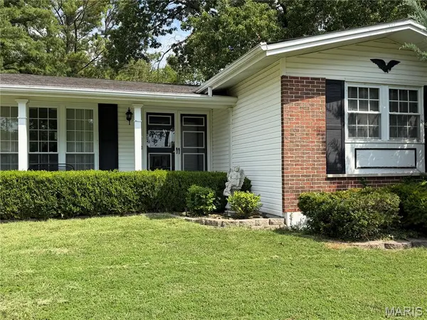 465 Burncoate DR, Mehlville, MO 63129
