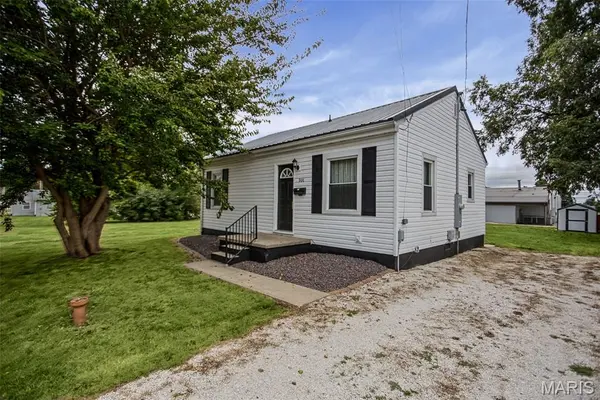 906 W Exchange ST, Jerseyville, IL 62052