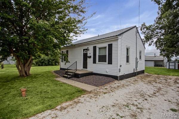 906 W Exchange ST, Jerseyville, IL 62052