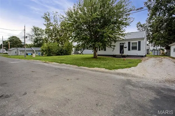 906 W Exchange ST, Jerseyville, IL 62052