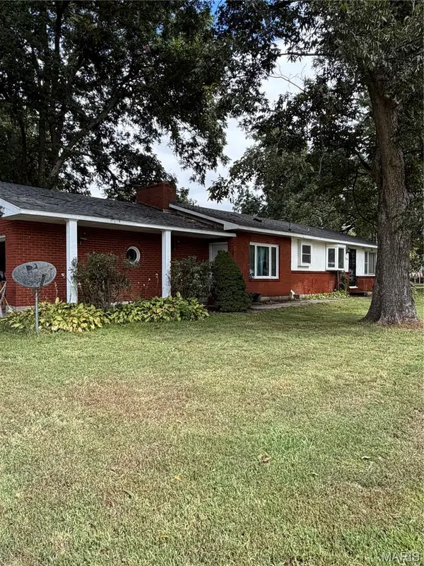 804 State Highway W, Oran, MO 63771