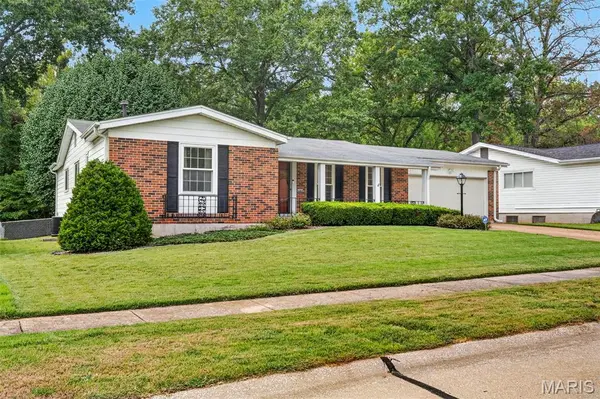 14450 Avocado LN, Florissant, MO 63034
