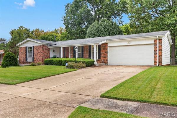 14450 Avocado LN, Florissant, MO 63034