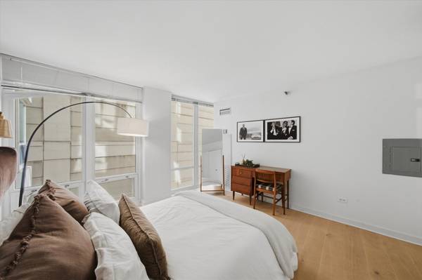 345 N LaSalle DR #806, Chicago, IL 60654